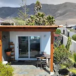 Beautiful Small Bungalow, Amazing Views And Garden 別荘 カレタ・デ・ファマラ