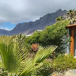 Beautiful Small Bungalow, Amazing Views And Garden カレタ・デ・ファマラ
