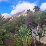 別荘 Beautiful Small Bungalow, Amazing Views And Garden カレタ・デ・ファマラ