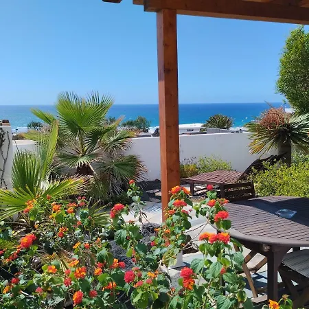 Feriehus Beautiful Small Bungalow, Amazing Views And Garden Famara