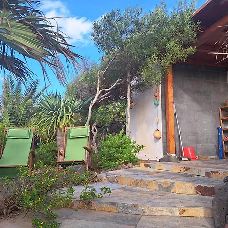 Beautiful Small Bungalow, Amazing Views And Garden * カレタ・デ・ファマラ