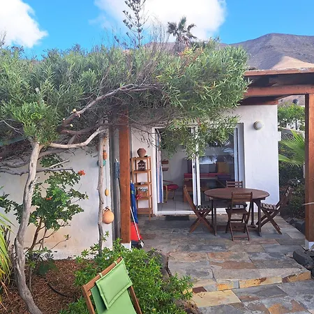 Beautiful Small Bungalow, Amazing Views And Garden 別荘 *