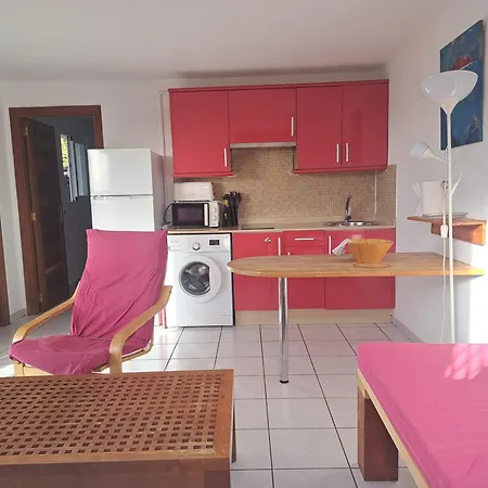 Feriehus Beautiful Small Bungalow, Amazing Views And Garden Famara